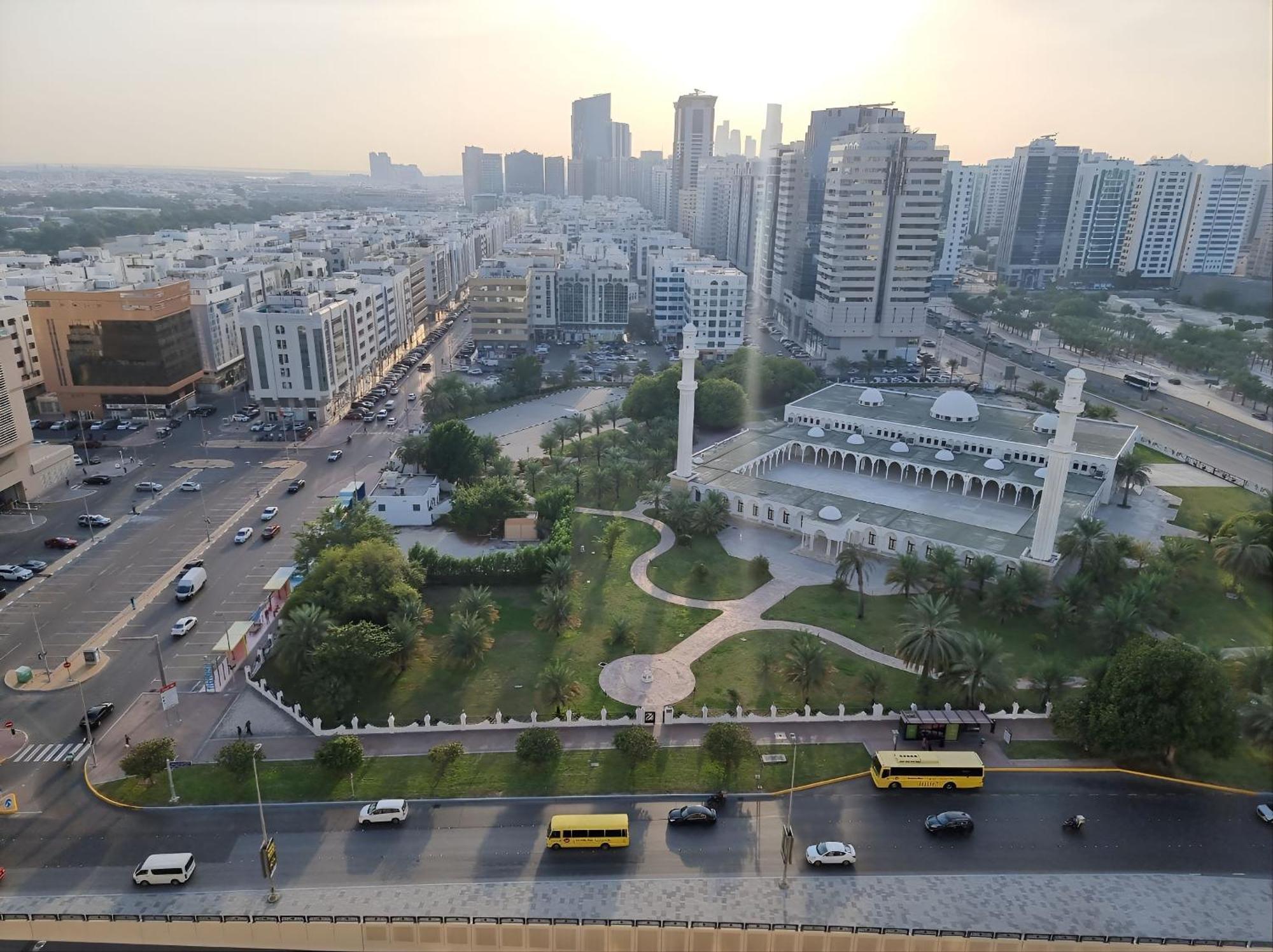 Heart Of Abu Dhabi - Elite Community Hostel Buitenkant foto